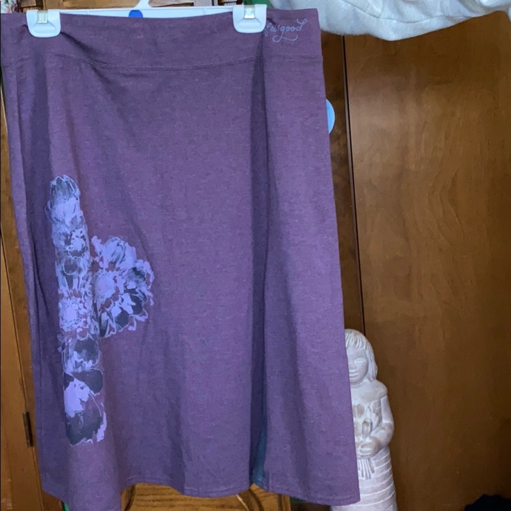Life is Good Skirt never worn tags on it